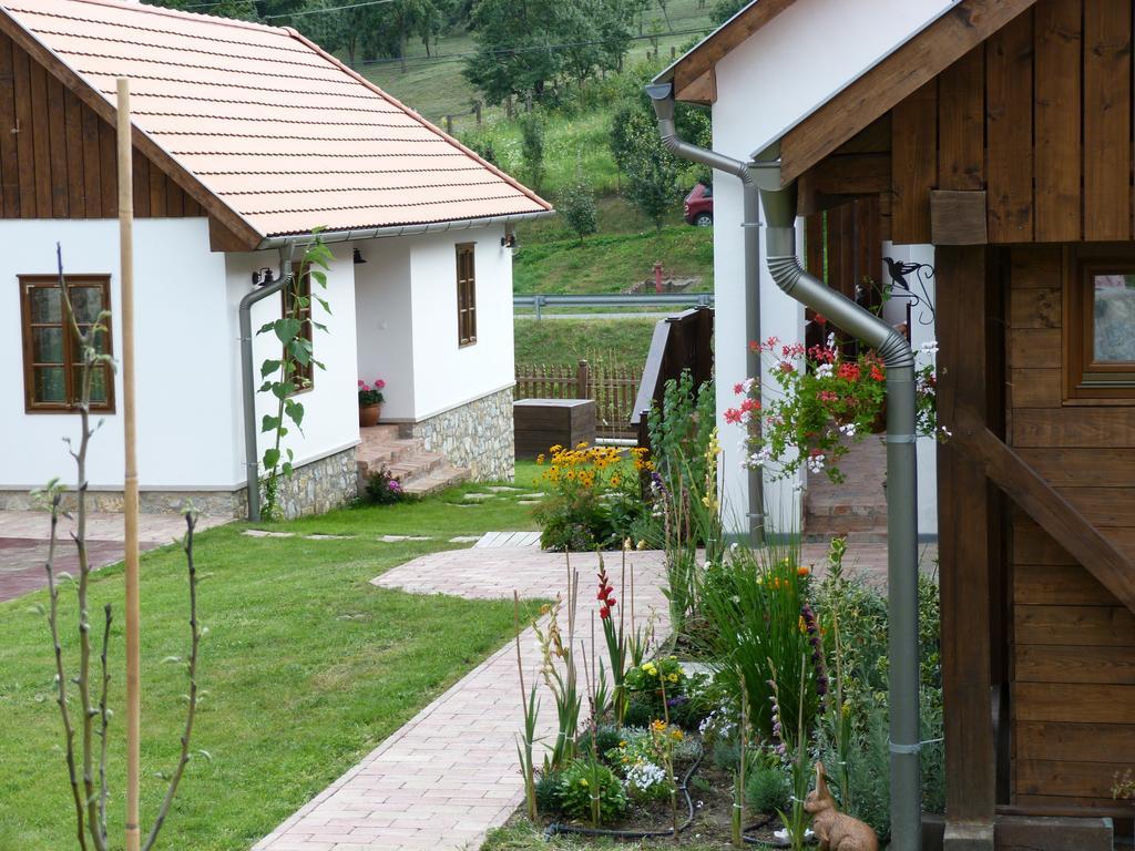 Fruktarium Vendeghaz Hotel Trizs Ngoại thất bức ảnh